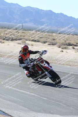 media/Dec-01-2025-Moto Forza (Mon) [[2daa91e15f]]/3-Beginner Group/Session 3 (Turn 16 Inside)/